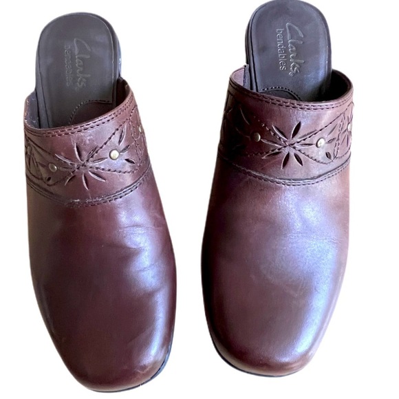 CLARKS BENDABLES BROWN LEATHER FLORAL TRIM MULES.  Size 6.5 excellent condition. - Picture 1 of 7